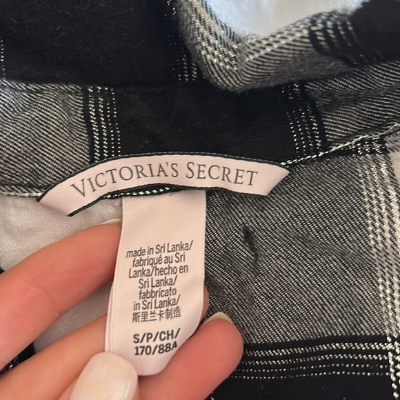 Victoria's Secret Women's Black and White Pajamas Nightgown - Picture 2 of 5